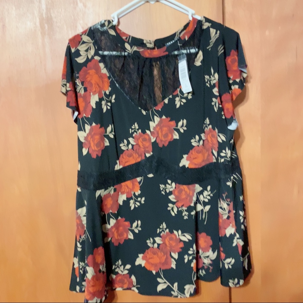 Torrid floral lace top blouse size 2 NWT